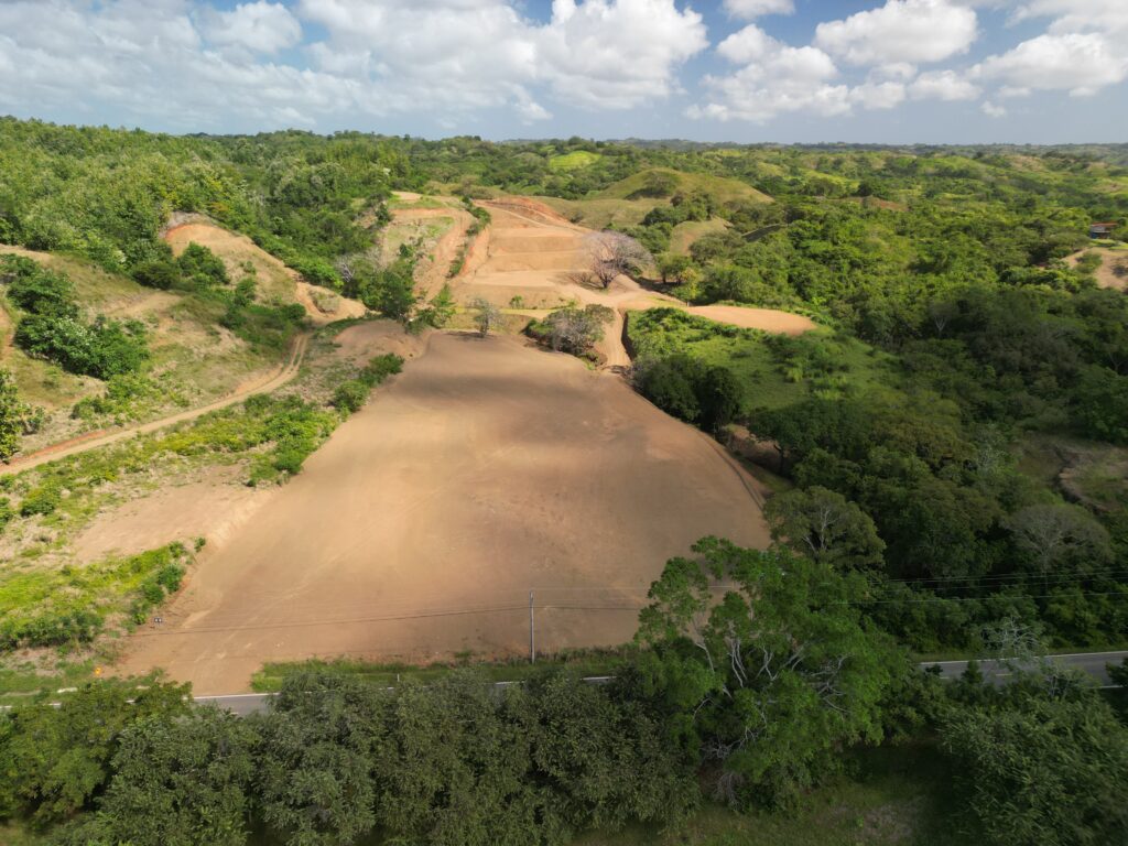 Aerial view of Venao del Este, an exclusive real estate development near Playa Venao, Panama. Showcasing modern architecture, lush green surroundings, and sustainable design for a balanced coastal lifestyle.